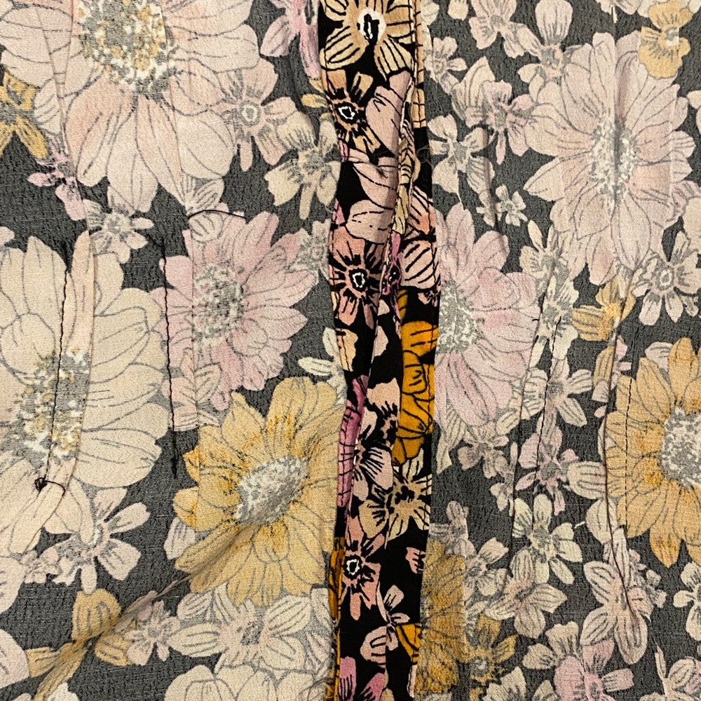 BB Dakota Steve Madden V-Neck Button Down Short Sleeve Sleeve Floral Romper Sz M - Picture 13 of 14